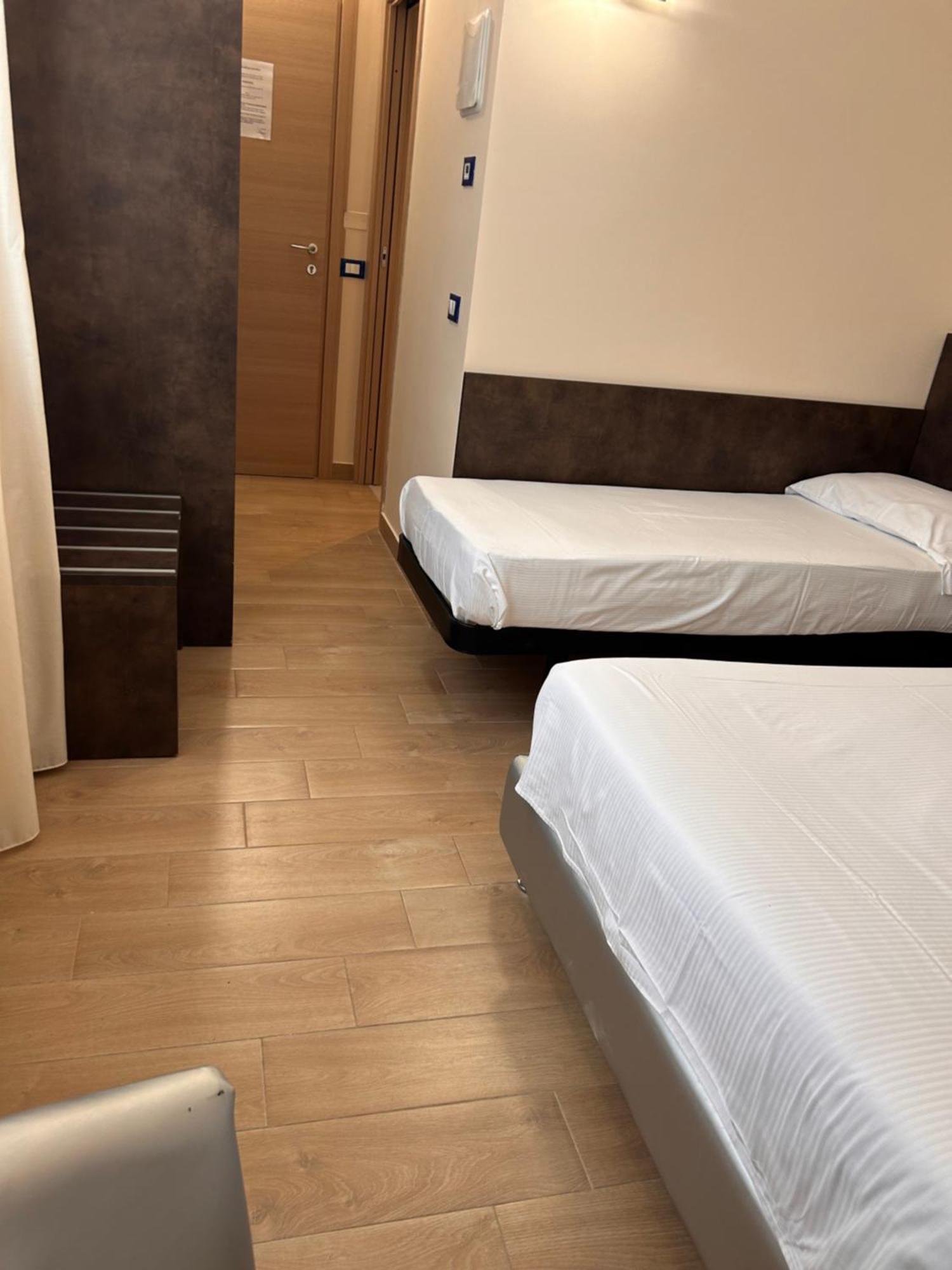 Deluxe Double Room Shower